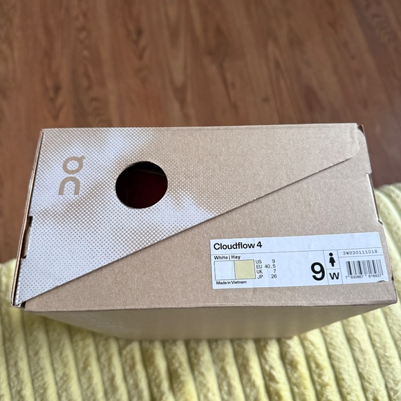 On Running Cloudflow 4 – Women’s Size 9 – White/Hay – Worn Once - Picture 7 of 7